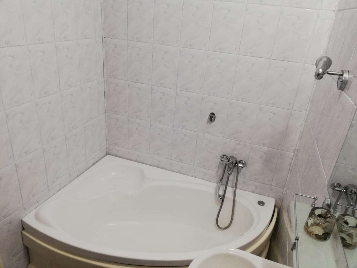 Valeria Apartament Διαμέρισμα Onesti Εξωτερικό φωτογραφία